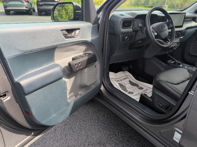 Used 2025 Ford Maverick Lariat w/ Black Appearance Package AWD/4WD image 15