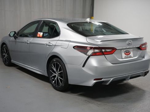 Used 2023 Toyota Camry SE image 6