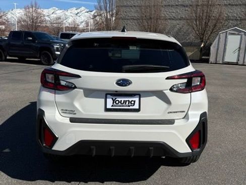Used 2024 Subaru Crosstrek 2.0i image 3