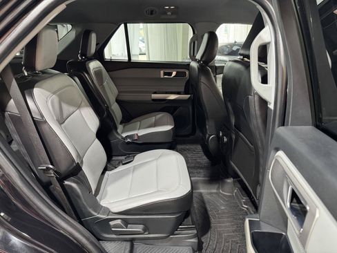 Used 2021 Ford Explorer XLT w/ Equipment Group 202A AWD/4WD image 22