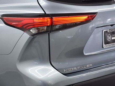 Certified 2022 Toyota Highlander XLE image 9