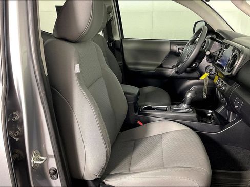 Used 2020 Toyota Tacoma SR w/ SR Convenience Package RWD image 9