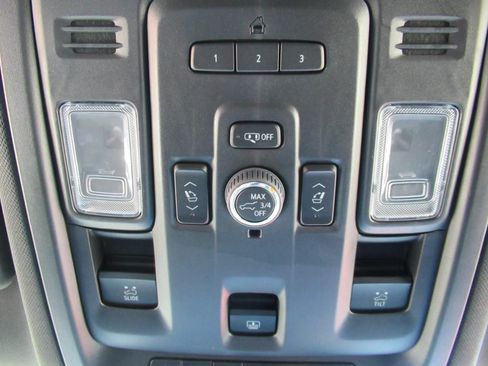 Used 2024 Chevrolet Tahoe Z71 w/ Luxury Package AWD/4WD image 31