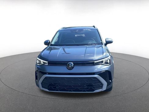 Used 2025 Volkswagen Taos SE image 3