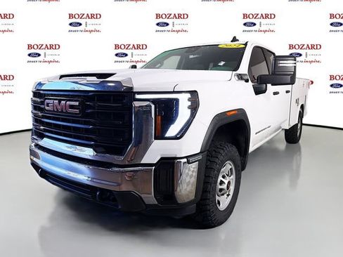 Used 2024 GMC Sierra 2500 Pro w/ Convenience Package AWD/4WD image 4