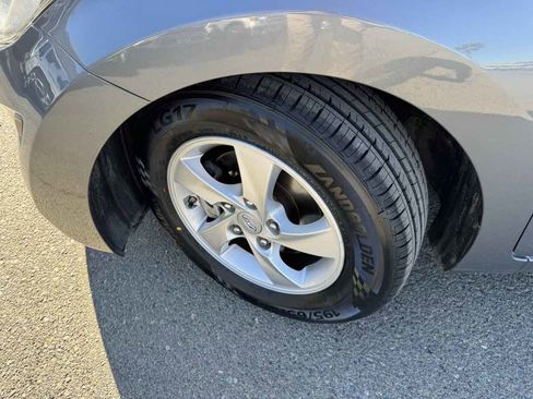 Used 2014 Hyundai Elantra SE image 33