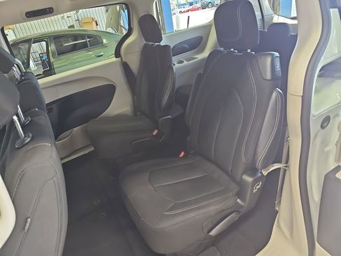 Used 2023 Chrysler Voyager LX FWD image 14