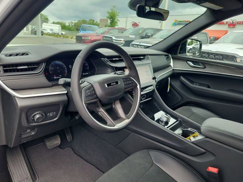 New 2026 Jeep Grand Cherokee L 2WD image 8