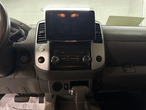 Used 2014 Nissan Frontier SV image 20