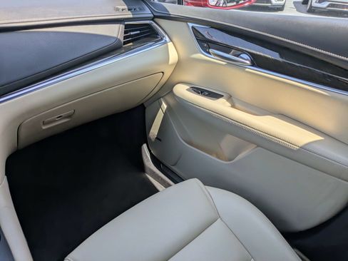 Used 2018 Cadillac XT5 AWD image 11