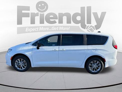 New 2026 Chrysler Pacifica Select AWD/4WD image 9