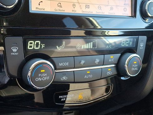 Used 2018 Nissan Rogue SV w/ Premium Package image 15