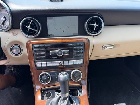 Used 2014 Mercedes-Benz SLK 350 image 17
