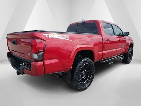 Used 2018 Toyota Tacoma TRD Sport image 5