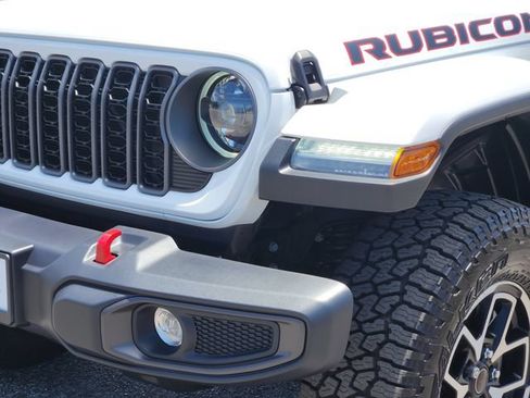 Used 2025 Jeep Gladiator Rubicon w/ Convenience Group AWD/4WD image 8
