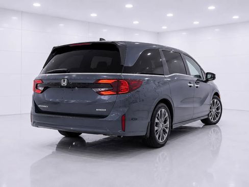 Used 2025 Honda Odyssey Touring image 5