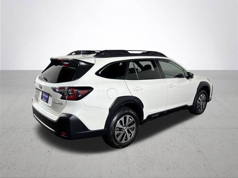 Used 2023 Subaru Outback Premium image 6