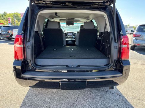 Used 2018 Chevrolet Tahoe LT w/ LT Signature Package AWD/4WD image 4