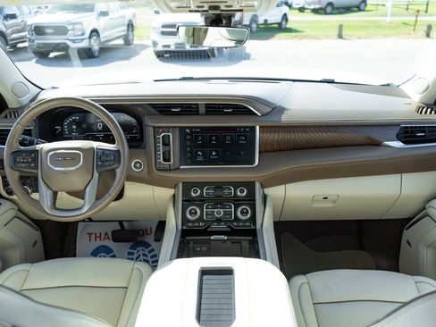 Used 2022 GMC Yukon XL Denali w/ Advanced Technology Package image 17