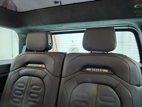 Used 2025 Rivian R1S Adventure AWD/4WD image 32