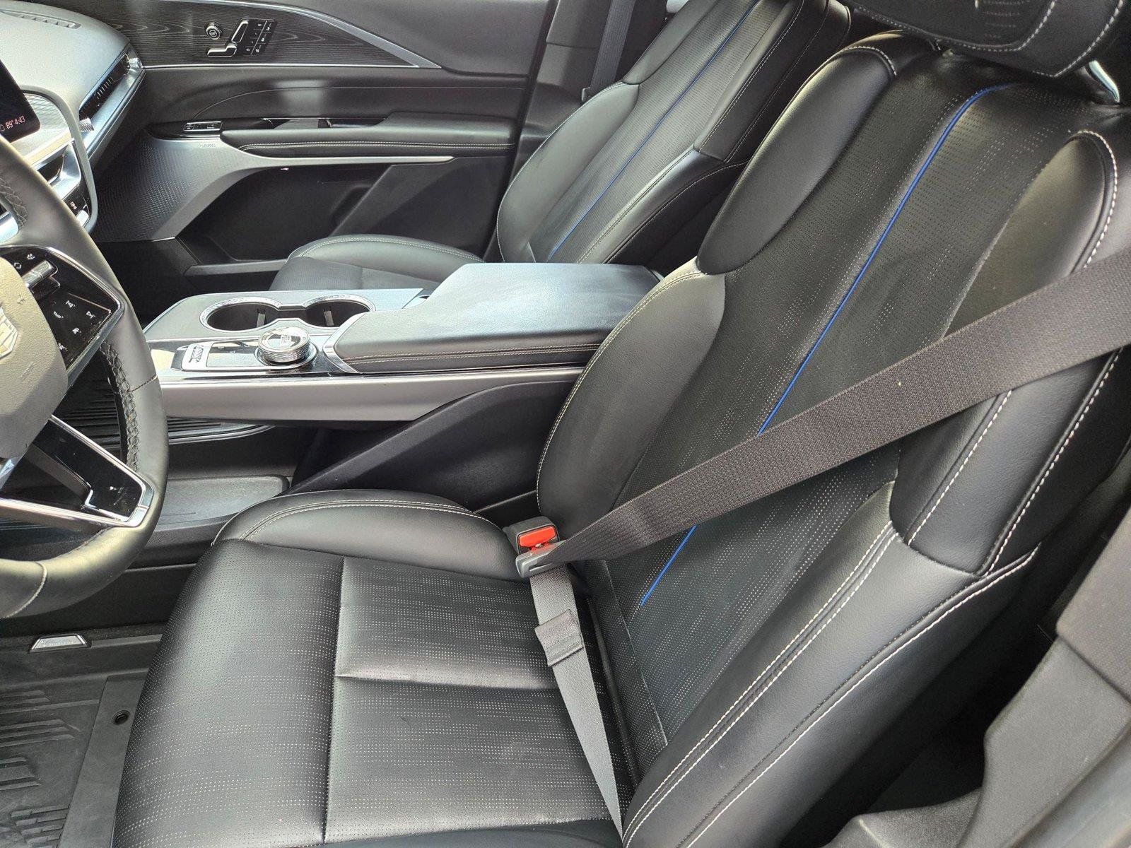 Certified 2025 Cadillac Lyriq Luxury w/ LPO, Floor Liner Package AWD/4WD image 8
