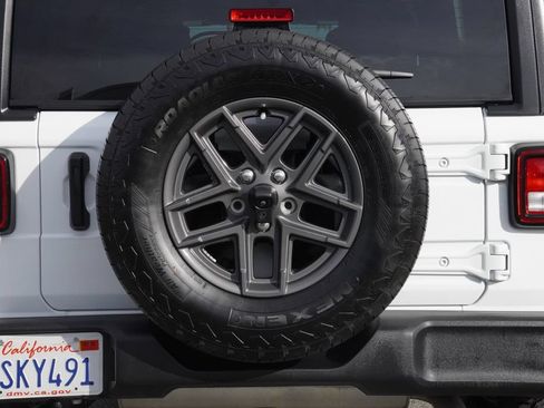 Used 2025 Jeep Wrangler Unlimited Sport AWD/4WD image 39