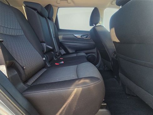 Used 2019 Nissan Rogue SV w/ Premium Package image 14