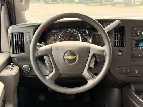 Used 2026 Chevrolet Express 3500 LT w/ LT Preferred Equipment Group RWD image 23