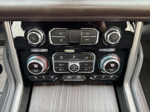 Used 2022 GMC Yukon XL Denali AWD/4WD image 28