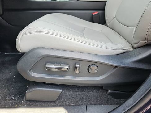 Used 2024 Honda Pilot EX-L image 12