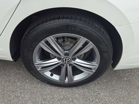 Used 2023 Volkswagen Jetta SE w/ Panoramic Sunroof Package image 14