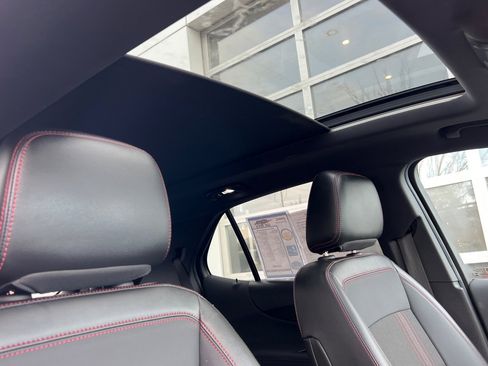 Used 2023 Chevrolet Equinox RS image 17