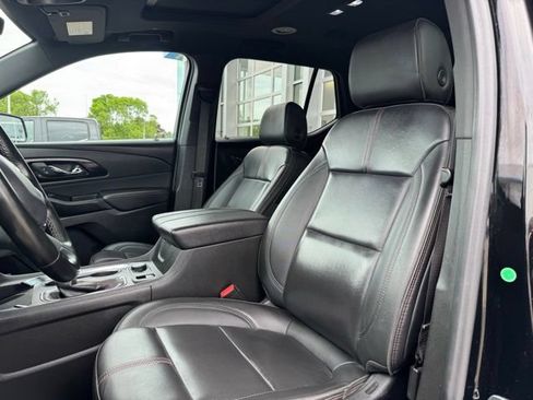 Used 2023 Chevrolet Traverse RS w/ LPO, Floor Liner Package AWD/4WD image 6