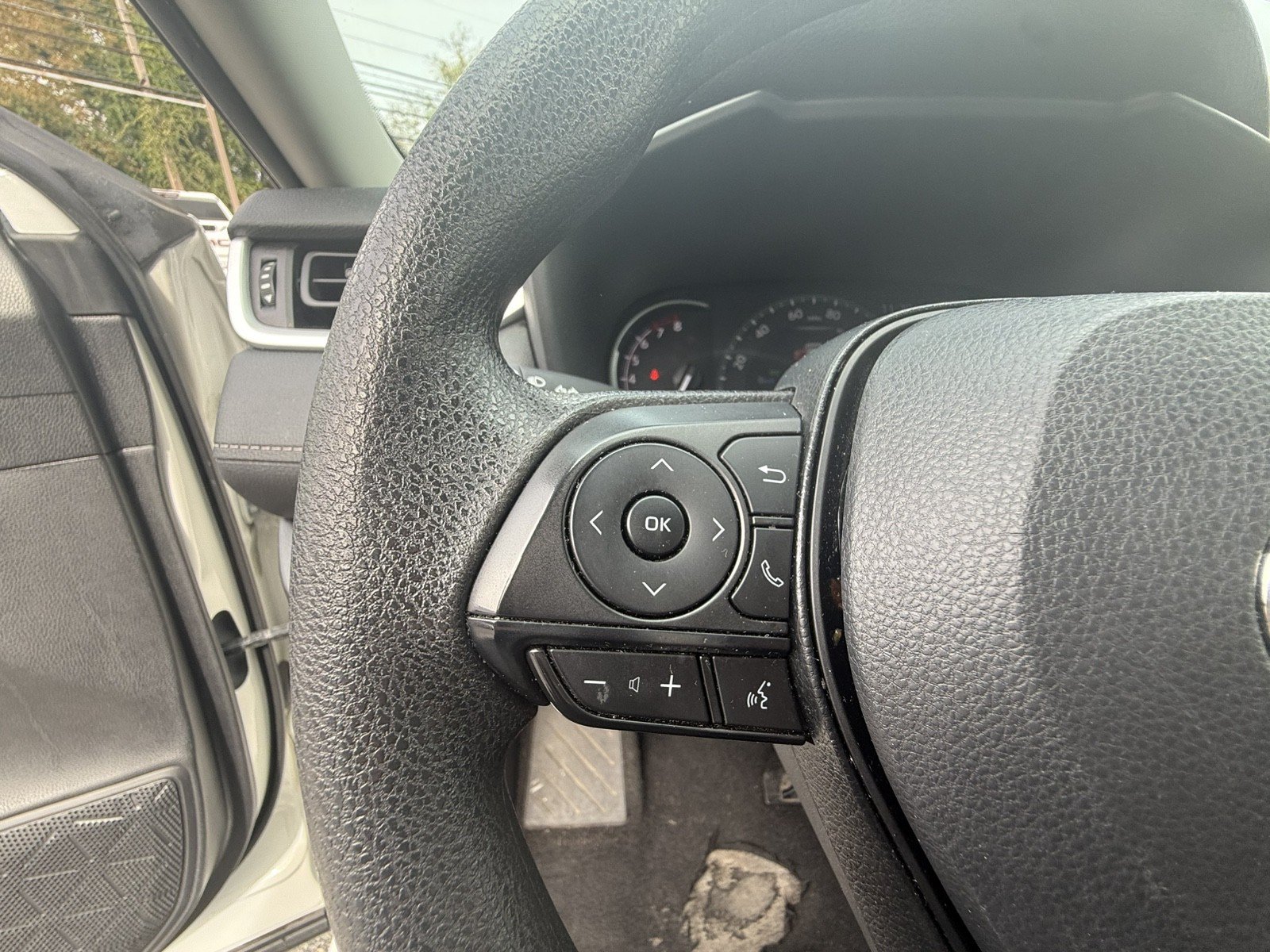 Used 2025 Toyota RAV4 LE AWD/4WD image 19