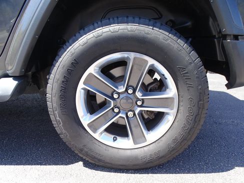 Used 2018 Jeep Wrangler Unlimited Sahara image 7