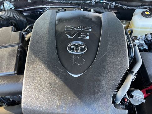 Used 2022 Toyota Tacoma TRD Off-Road image 38