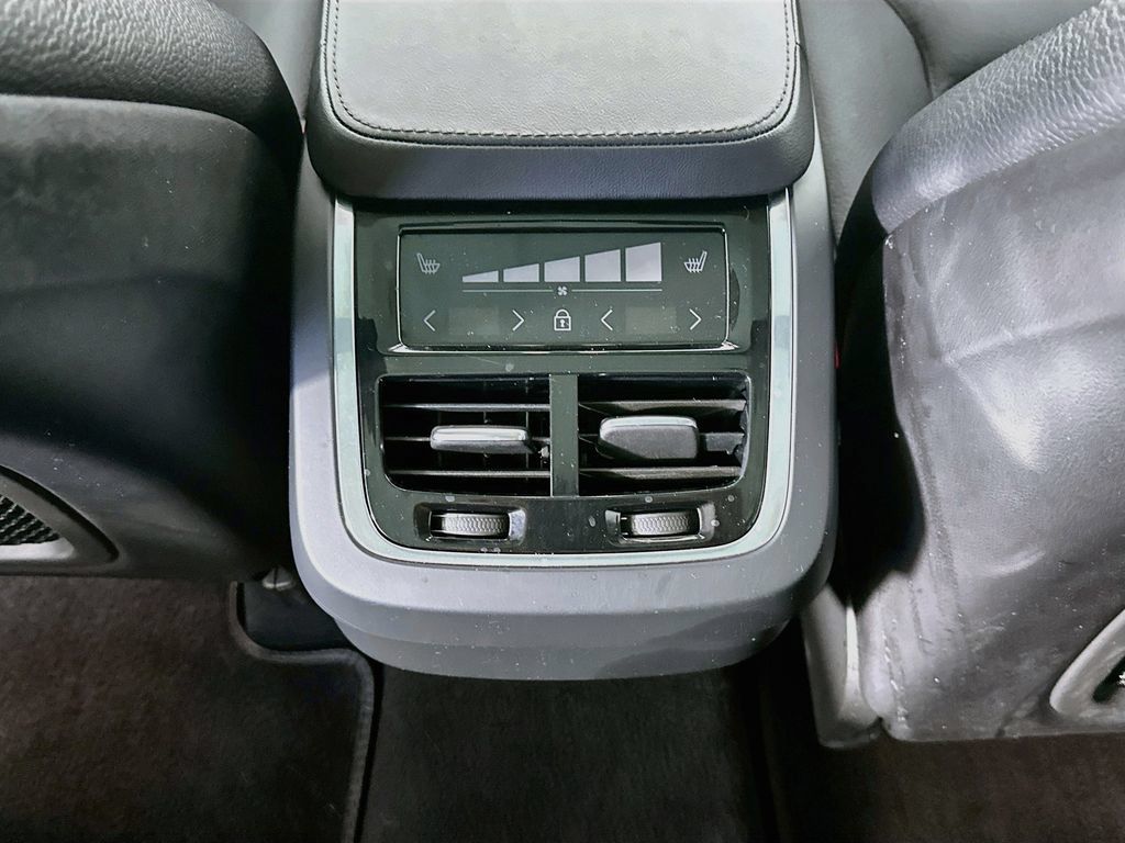 Used 2024 Volvo XC90 B5 Plus AWD/4WD image 21
