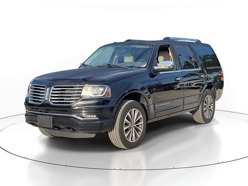 Used 2017 Lincoln Navigator Select image 2