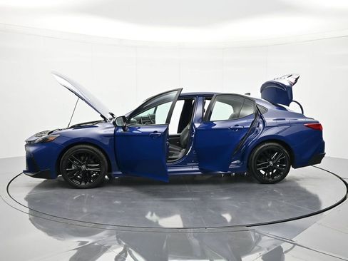 Used 2025 Toyota Camry SE image 46