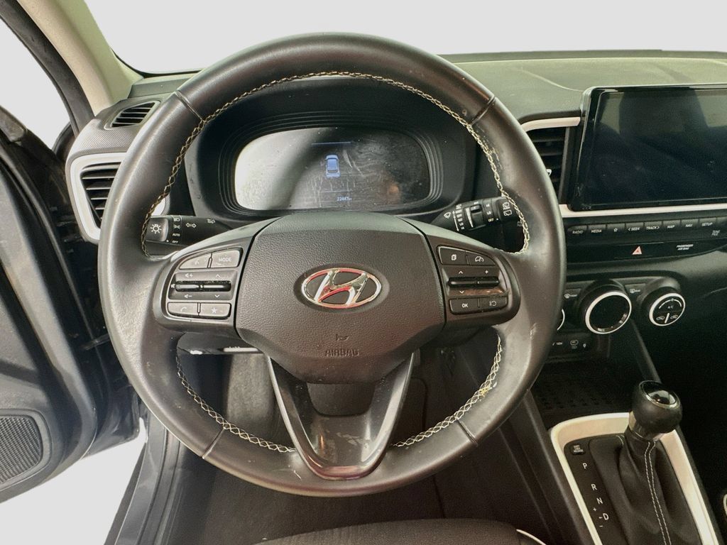 Certified 2024 Hyundai Venue Limited FWD image 11