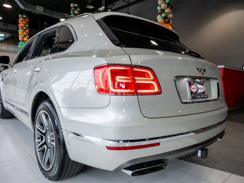 Used 2018 Bentley Bentayga image 13