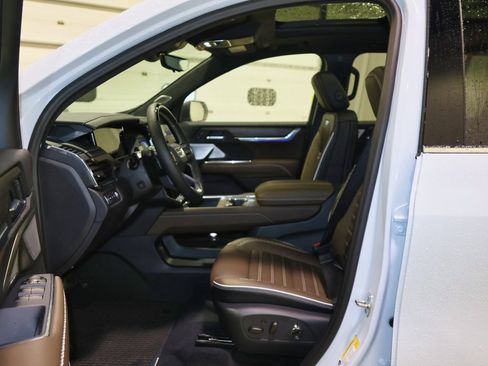 New 2026 GMC Acadia Denali Ultimate w/ LPO, Floor Liner Package image 7