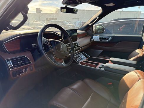 Used 2024 Lincoln Navigator Reserve image 11