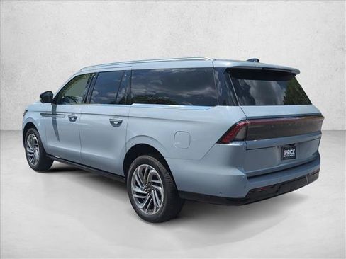 Used 2025 Lincoln Navigator L Reserve AWD/4WD image 8