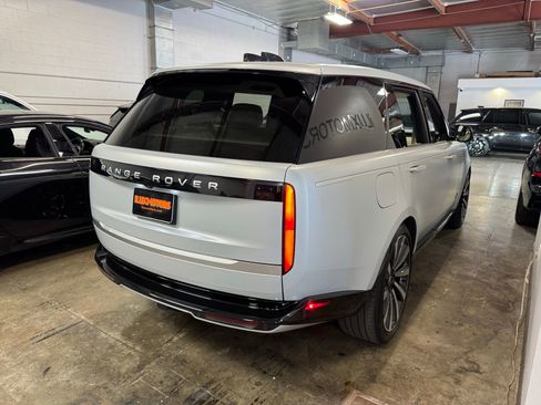 Used 2025 Land Rover Range Rover Long Wheelbase Autobiography image 19