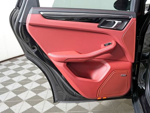 New 2026 Porsche Macan image 32