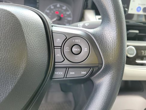 Used 2025 Toyota Corolla LE w/ Convenience Package image 8