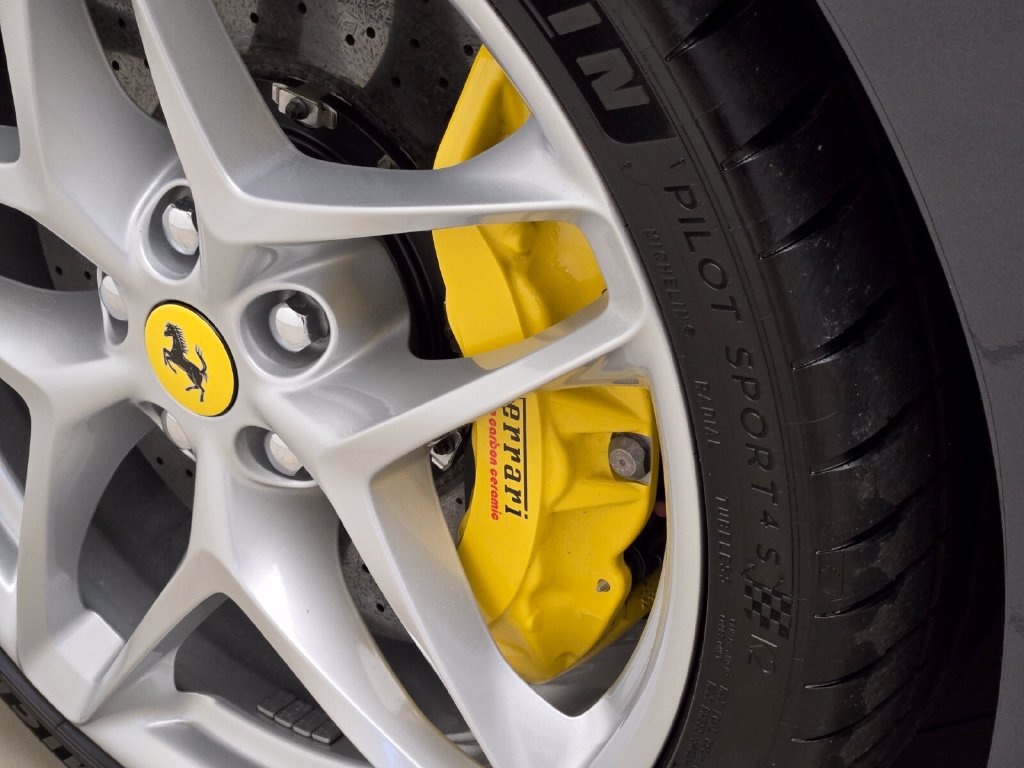 Used 2021 Ferrari Roma RWD image 14