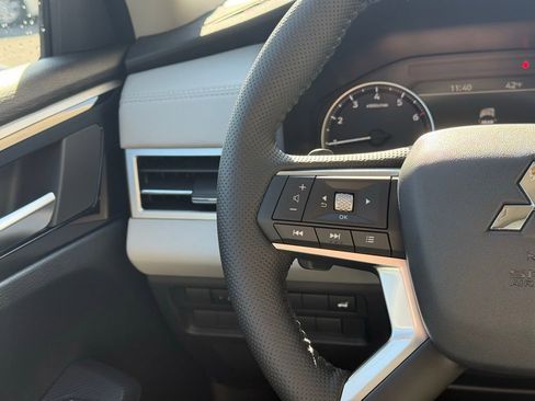 New 2026 Mitsubishi Outlander SE AWD/4WD image 10
