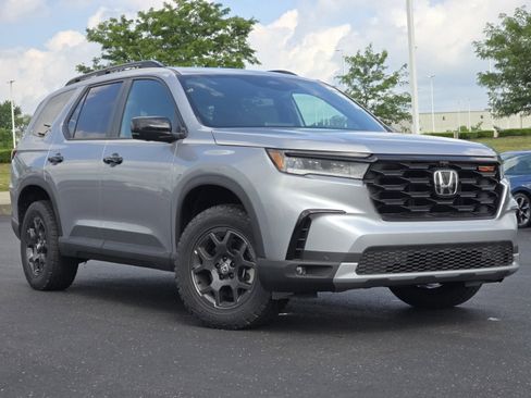 New 2025 Honda Pilot TrailSport image 2